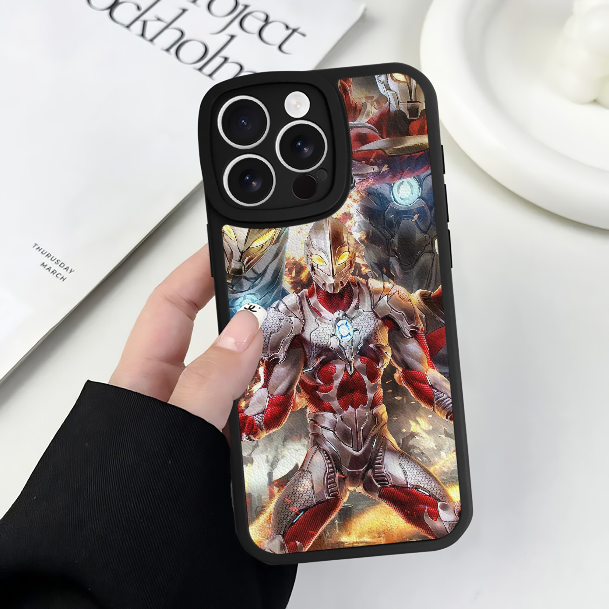 （画像用） ウルトラマン Ultraman 【iPhone 16シリーズ対応】シリコンスマホケース（レザー調） 材質：シリコン